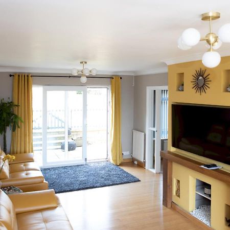 Pass The Keys Amazing 4 Bedroom Property- Hot Tub & Sea Views สการ์โบโรห์ ภายนอก รูปภาพ