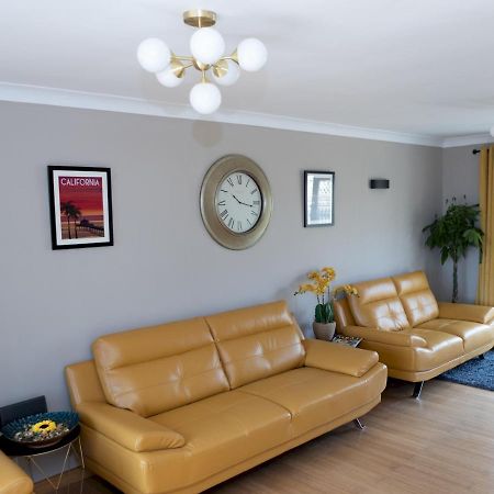 Pass The Keys Amazing 4 Bedroom Property- Hot Tub & Sea Views สการ์โบโรห์ ภายนอก รูปภาพ