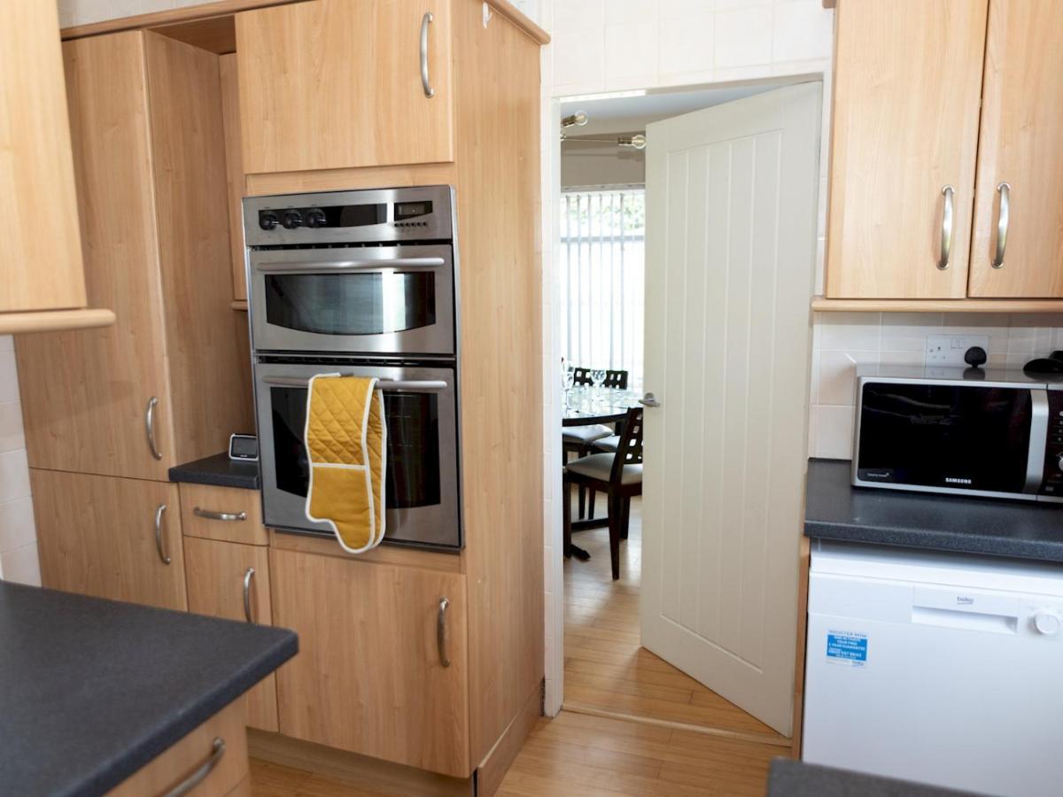 Pass The Keys Amazing 4 Bedroom Property- Hot Tub & Sea Views สการ์โบโรห์ ภายนอก รูปภาพ