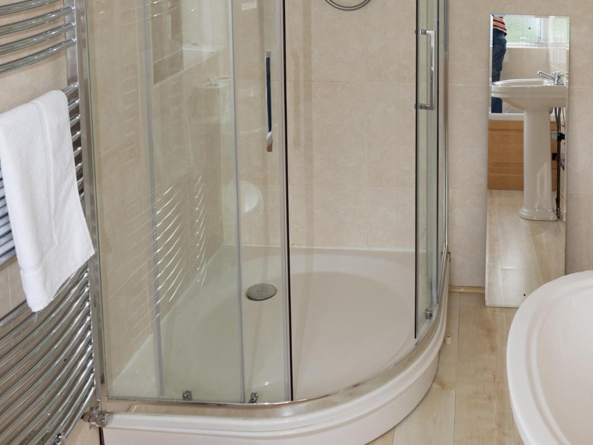 Pass The Keys Amazing 4 Bedroom Property- Hot Tub & Sea Views สการ์โบโรห์ ภายนอก รูปภาพ
