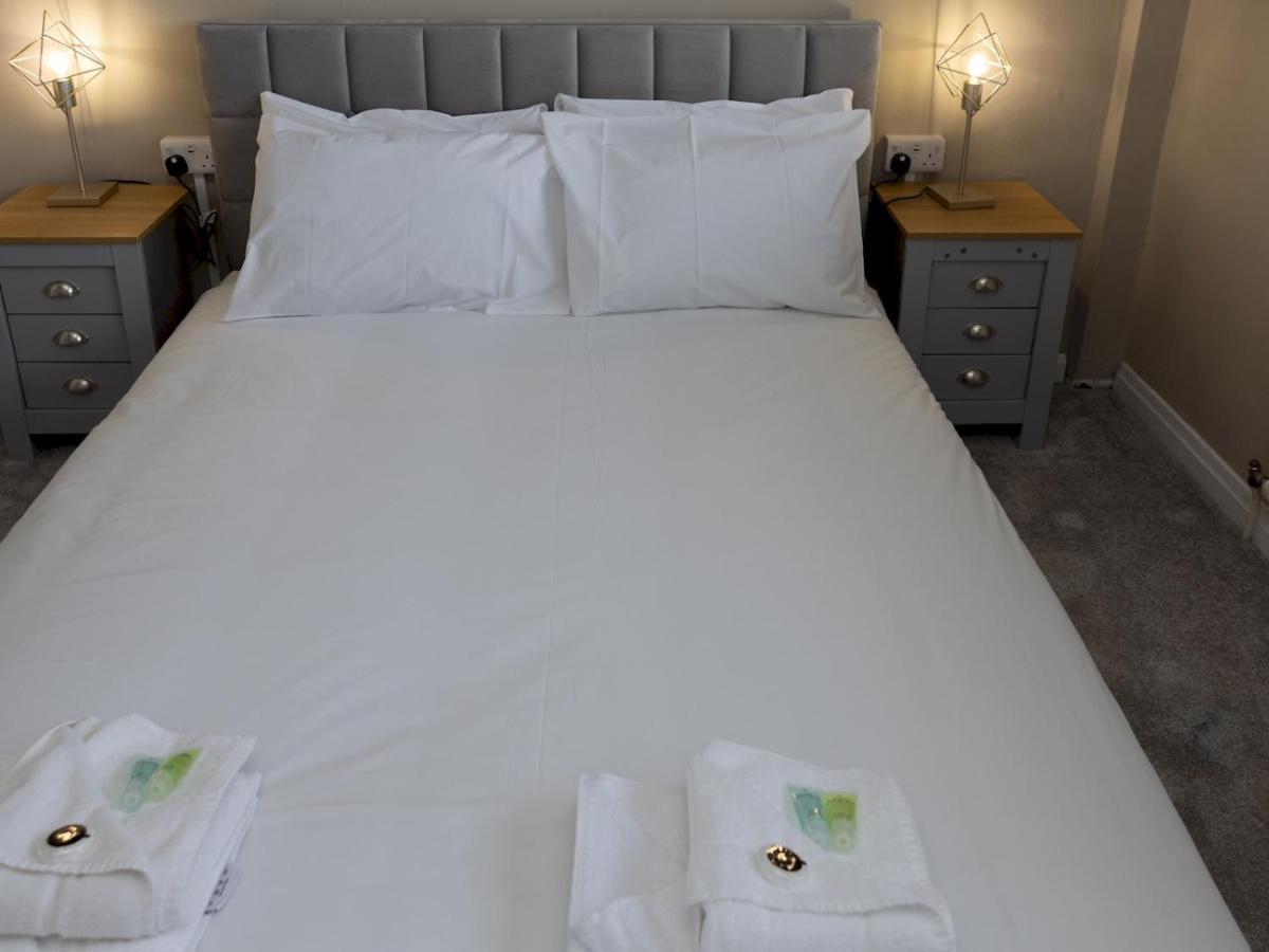 Pass The Keys Amazing 4 Bedroom Property- Hot Tub & Sea Views สการ์โบโรห์ ภายนอก รูปภาพ